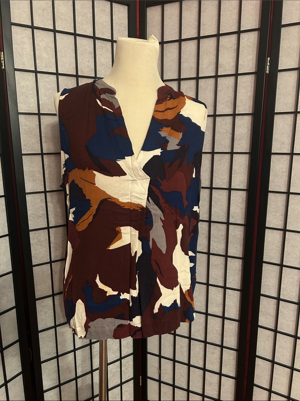 LOFT Sleeveless V-Neck Abstract Print Blouse in Brown, Navy & Cream